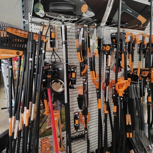 zahradní nářadí Fiskars 2